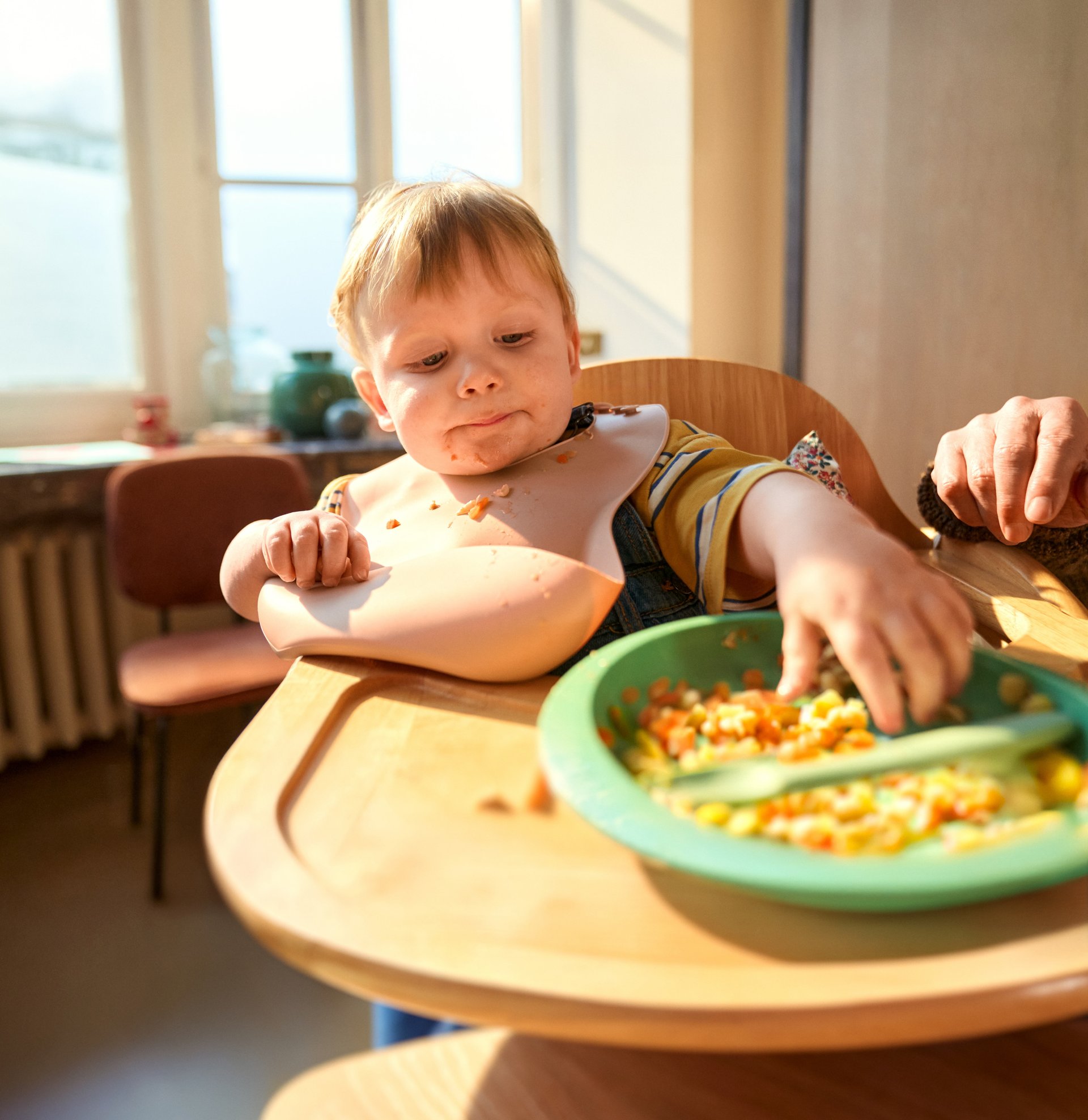 Ivar grabbing food with hands